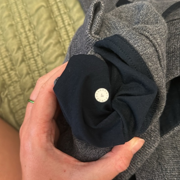 Lululemon scuba jogger in navy heather - Picture 3 of 3